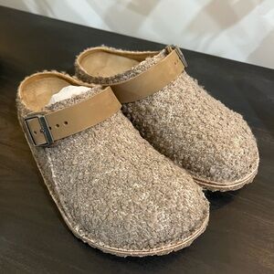 Birkenstock Textured Brown Mules